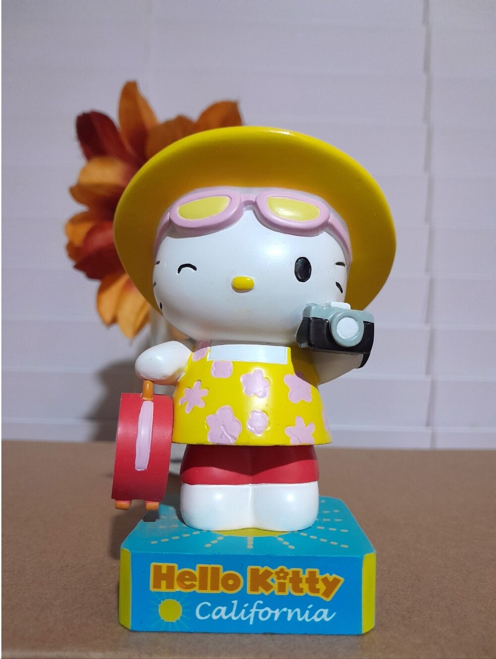 2003 Sanrio Hello Kitty California Tourist Bobblehead Vintage Collectible